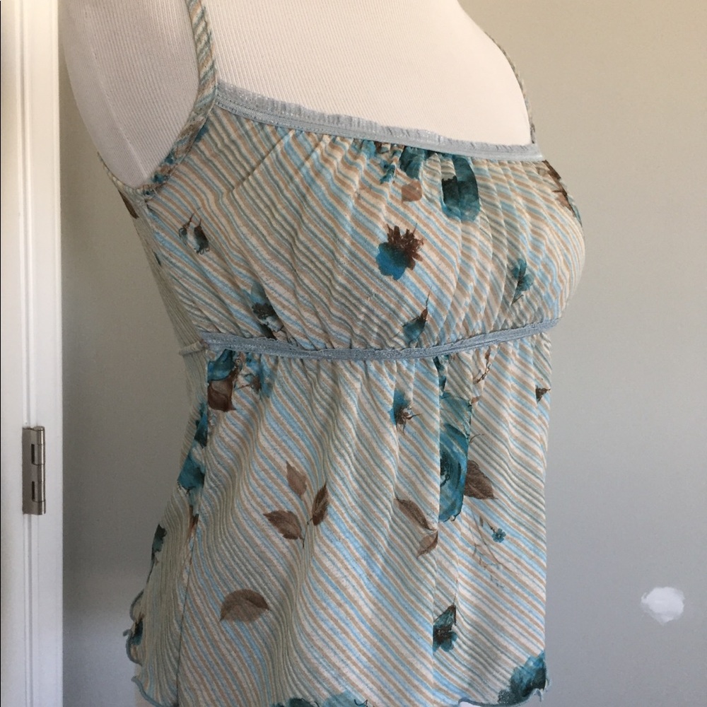 ❌SOLD❌Floral top - Picture 3 of 6